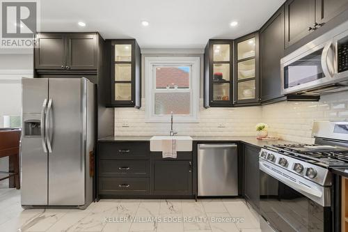 127 Tragina Avenue S, Hamilton, ON - Indoor Photo Showing Kitchen With Upgraded Kitchen