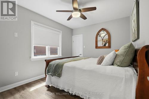 127 Tragina Avenue S, Hamilton, ON - Indoor Photo Showing Bedroom