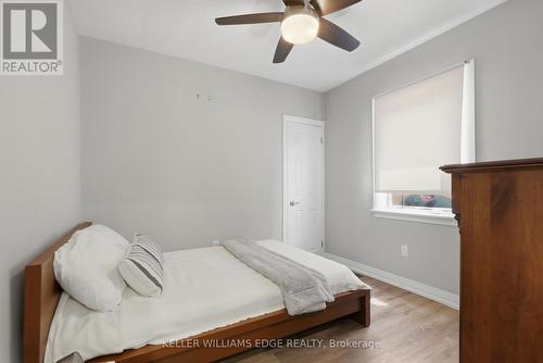 127 Tragina Avenue S, Hamilton, ON - Indoor Photo Showing Bedroom