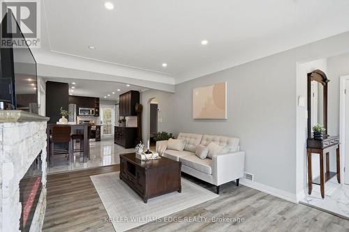 127 Tragina Avenue S, Hamilton, ON - Indoor Photo Showing Living Room