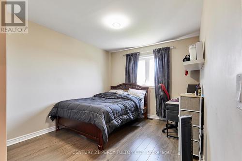 1343 Kettering Drive, Oshawa, ON - Indoor Photo Showing Bedroom