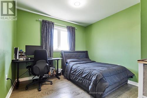 1343 Kettering Drive, Oshawa, ON - Indoor Photo Showing Bedroom