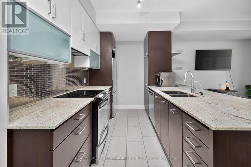 59 - 8161 Kipling Avenue, Vaughan, ON - Indoor Photo Showing Kitchen With Double Sink With Upgraded Kitchen