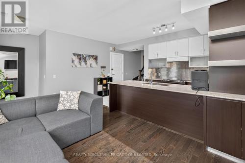 59 - 8161 Kipling Avenue, Vaughan, ON - Indoor