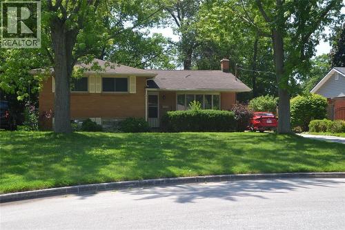757 RETLAW DRIVE , Sarnia, Ontario N7V 2W5 2