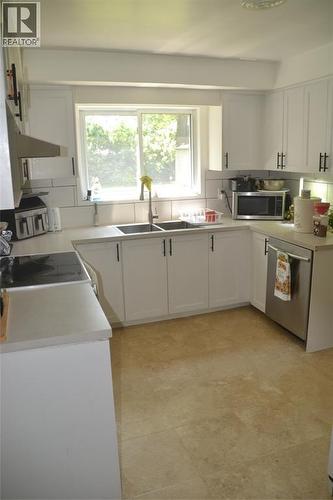 757 RETLAW DRIVE , Sarnia, Ontario N7V 2W5 5