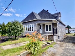 22 Rue des Pionniers  Laverlochère-Angliers, QC J0Z 1A0