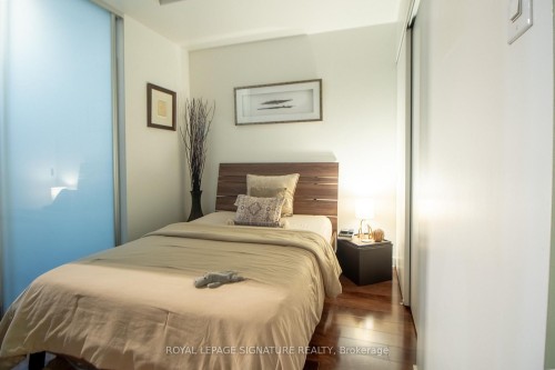 340-340 Mcleod Street, Ottawa Centre, ON - Indoor Photo Showing Bedroom