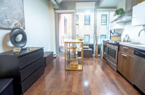 340-340 Mcleod Street, Ottawa Centre, ON - Indoor Photo Showing Kitchen