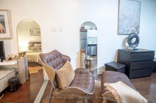 340-340 Mcleod Street, Ottawa Centre, ON - Indoor Photo Showing Living Room