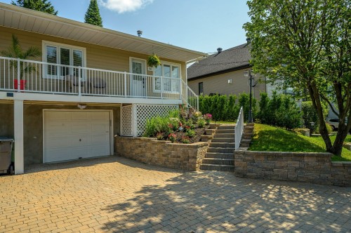 Front of Structure - 66 Av. Guindon, Saint-Sauveur, QC - Outdoor