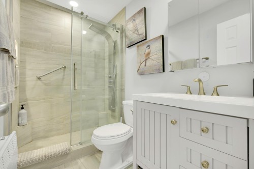 Bathroom - 66 Av. Guindon, Saint-Sauveur, QC - Indoor Photo Showing Bathroom