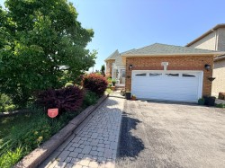 687 Twain Avenue Mississauga, ON L5W 1K7