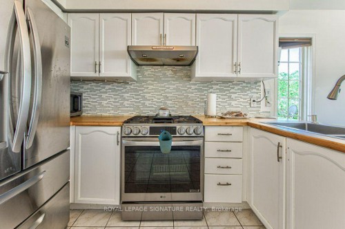 16 Westvillage Drive, Hamilton, ON - Indoor Photo Showing Kitchen With Upgraded Kitchen