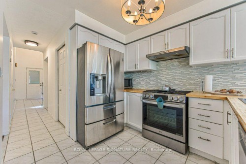 16 Westvillage Drive, Hamilton, ON - Indoor Photo Showing Kitchen With Upgraded Kitchen