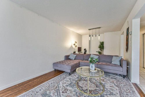 16 Westvillage Drive, Hamilton, ON - Indoor Photo Showing Living Room