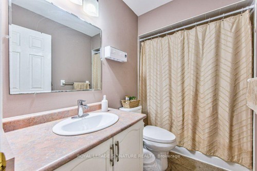 16 Westvillage Drive, Hamilton, ON - Indoor Photo Showing Bathroom