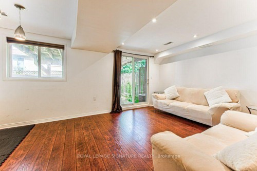 16 Westvillage Drive, Hamilton, ON - Indoor Photo Showing Living Room