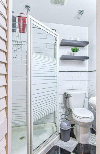 16 Westvillage Drive, Hamilton, ON - Indoor Photo Showing Bathroom