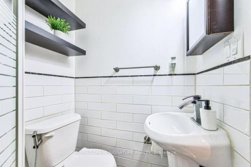 16 Westvillage Drive, Hamilton, ON - Indoor Photo Showing Bathroom