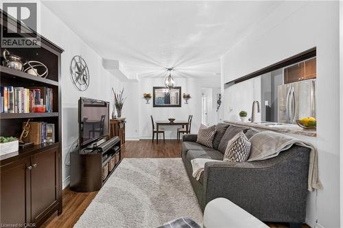 3 Beverly Lane, Georgetown, ON - Indoor Photo Showing Living Room
