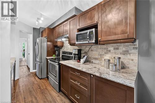 3 Beverly Lane, Georgetown, ON - Indoor Photo Showing Kitchen With Upgraded Kitchen