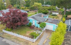 709 Stirling Ave Nanaimo, BC V9R 4C9