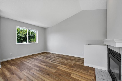 6109 Westridge Rd, Duncan, BC - Indoor With Fireplace