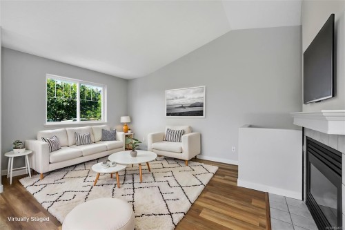 6109 Westridge Rd, Duncan, BC - Indoor Photo Showing Living Room With Fireplace