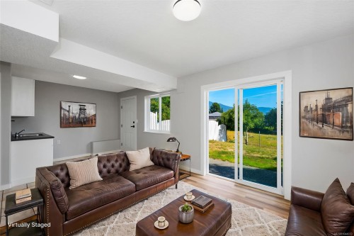 6109 Westridge Rd, Duncan, BC - Indoor Photo Showing Living Room