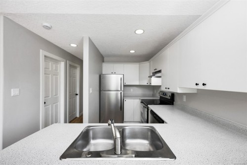 6109 Westridge Rd, Duncan, BC - Indoor Photo Showing Kitchen With Double Sink