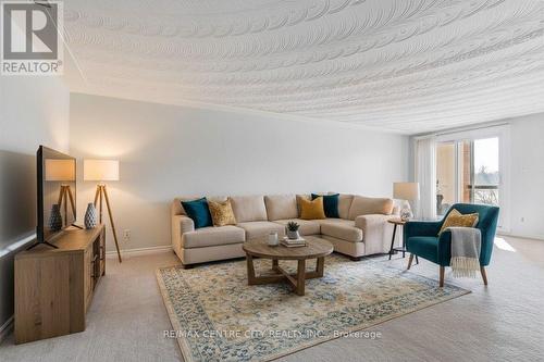11 - 125 Elm Street, St. Thomas, ON - Indoor Photo Showing Living Room