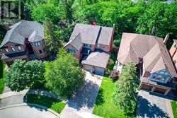 395 MARCH CRESCENT Oakville, ON L6H 5X7