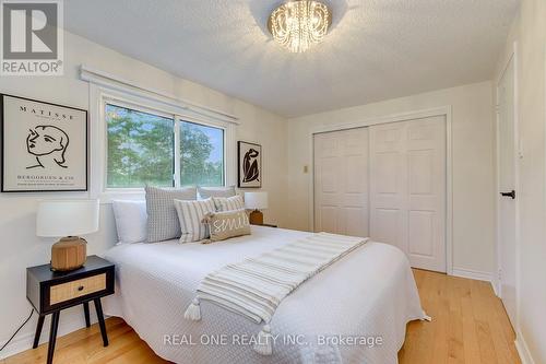 741 Queensbridge Drive, Mississauga, ON - Indoor Photo Showing Bedroom