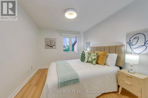 741 Queensbridge Drive, Mississauga, ON - Indoor Photo Showing Bedroom