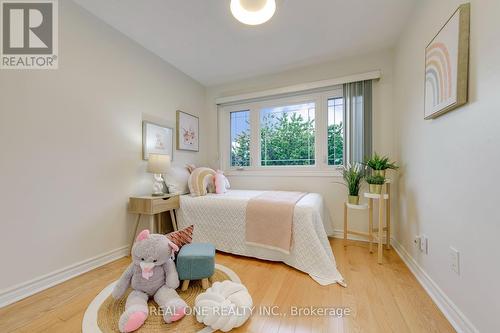 741 Queensbridge Drive, Mississauga, ON - Indoor Photo Showing Bedroom