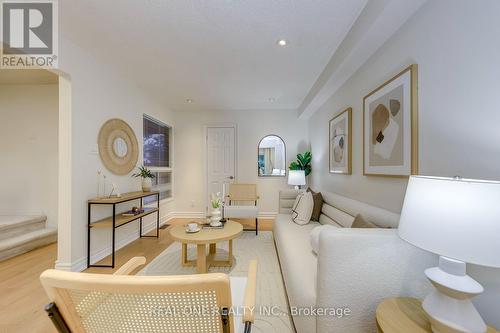 741 Queensbridge Drive, Mississauga, ON - Indoor Photo Showing Living Room