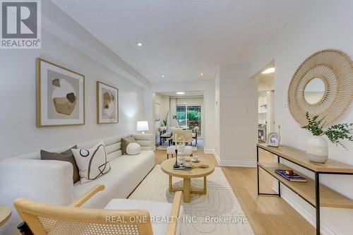 741 Queensbridge Drive, Mississauga, ON - Indoor Photo Showing Living Room