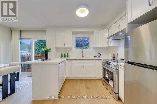 741 Queensbridge Drive, Mississauga, ON - Indoor Photo Showing Kitchen