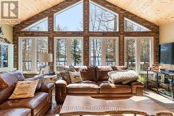 Great Room Overlooking The Water - 