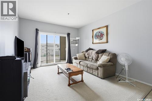 303 302 Nelson Road, Saskatoon, SK - Indoor Photo Showing Living Room