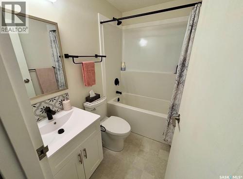 1434 425 115Th Street E, Saskatoon, SK - Indoor Photo Showing Bathroom