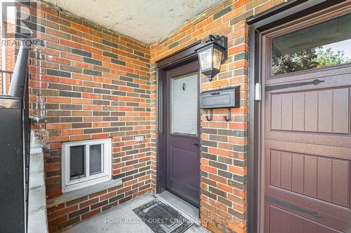 Separate entrance to basement - 4190 Bishopstoke Lane, Mississauga, ON - Outdoor With Exterior
