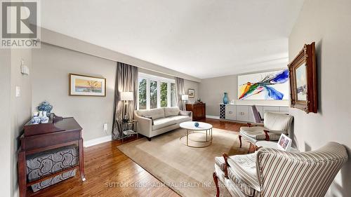21 Donalbain Crescent, Markham, ON - Indoor Photo Showing Living Room
