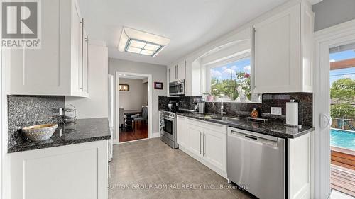 21 Donalbain Crescent, Markham, ON - Indoor Photo Showing Kitchen