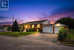 39 CAMBORNE AVENUE  Toronto, ON M3M 2P9
