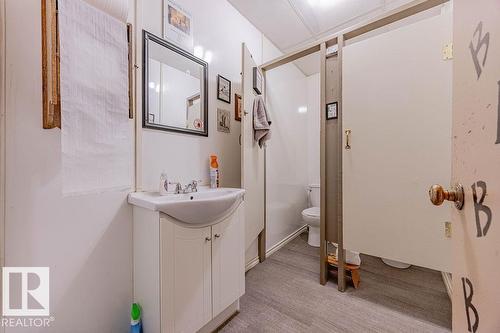 4912 50 St, Egremont, AB - Indoor Photo Showing Bathroom