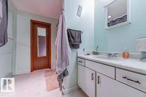 4912 50 St, Egremont, AB - Indoor Photo Showing Bathroom