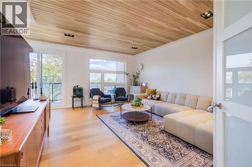 441 East Avenue, Kitchener, ON - Indoor Photo Showing Living Room