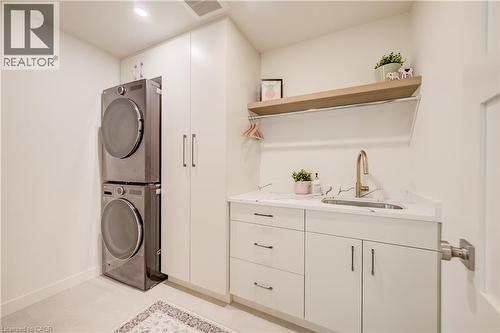 441 East Avenue, Kitchener, ON - Indoor Photo Showing Laundry Room